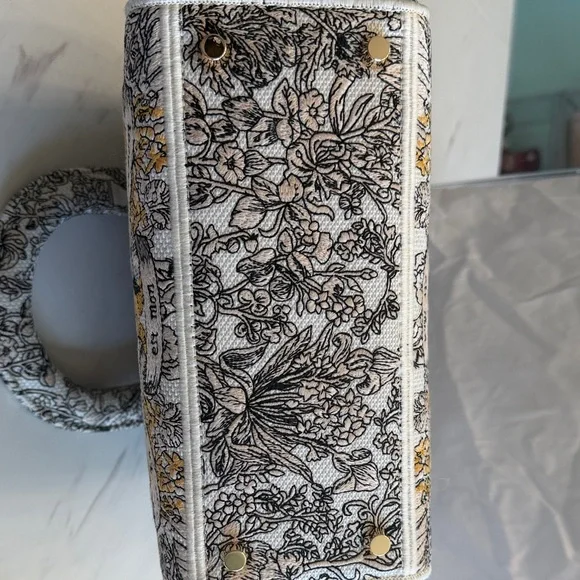 Christian Dior Cream & Gold Embroidered Lady Dior Tote - Picture 12 of 17